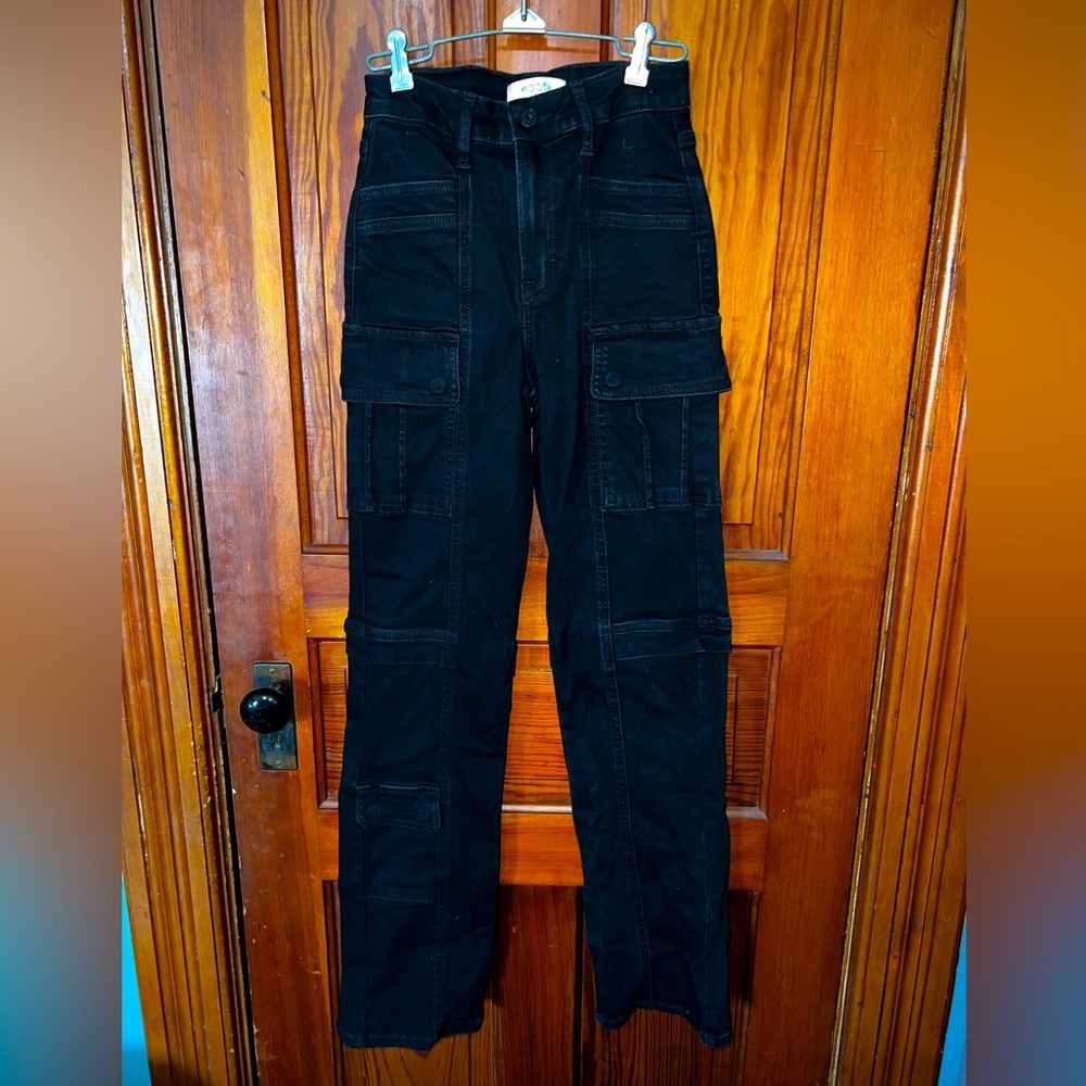 Hidden black cargo pants!! 26 waist 32 length!! Worn once!!